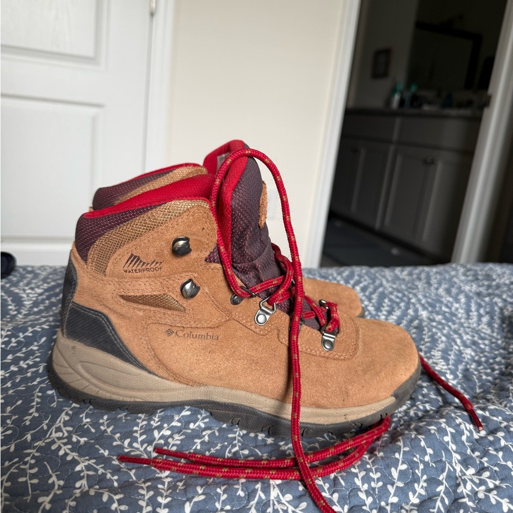 Columbia women’s hiking boots